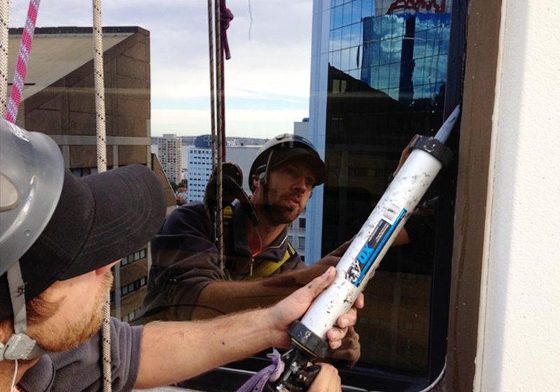 Sealing-of-windows-via-rope-access-Window-Sealing